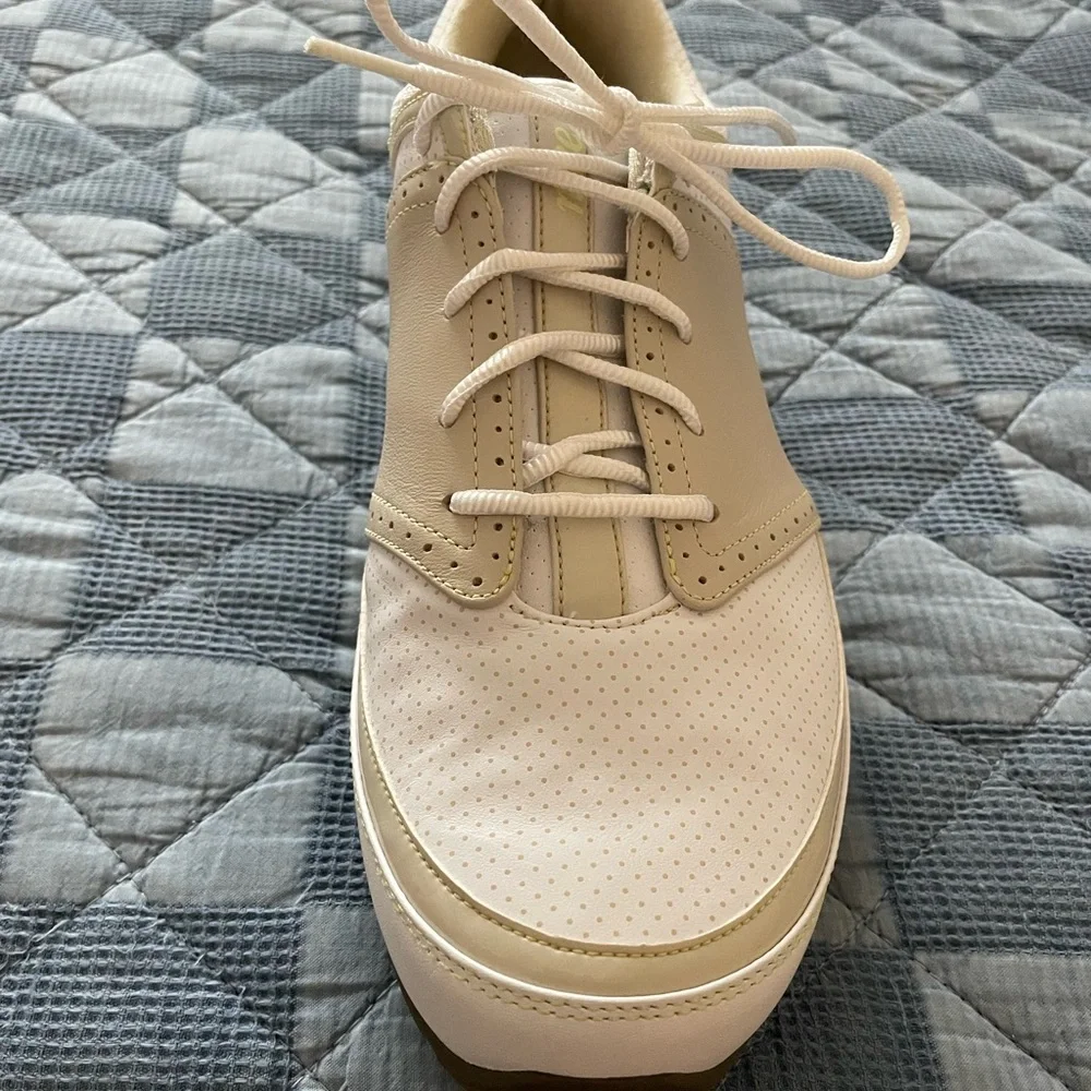 Nike Women's White Athletic Golf Shoes - Picture 3 of 3